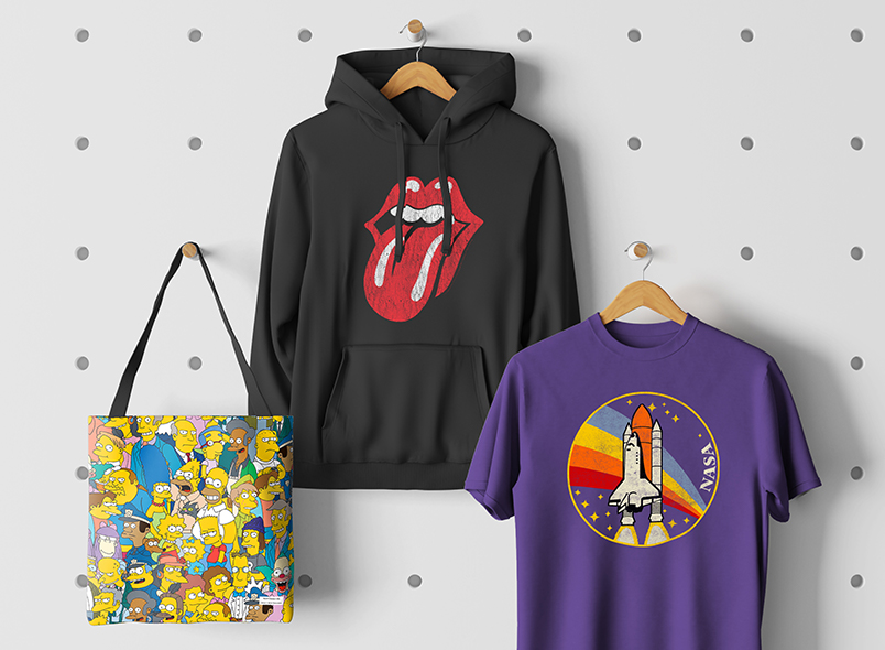 hoodie t-shirt tote bag merch